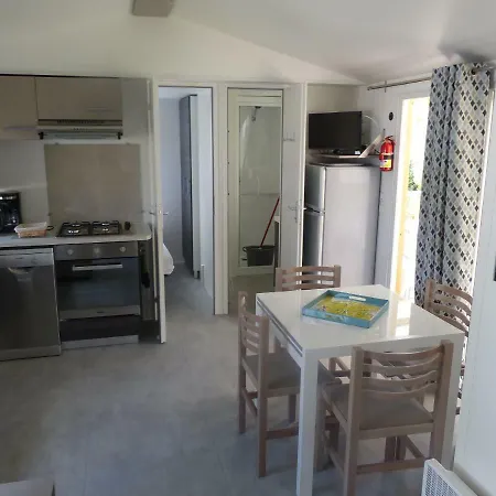 Mobil Bonne Anse Plage مكان تخييم لا بالمير