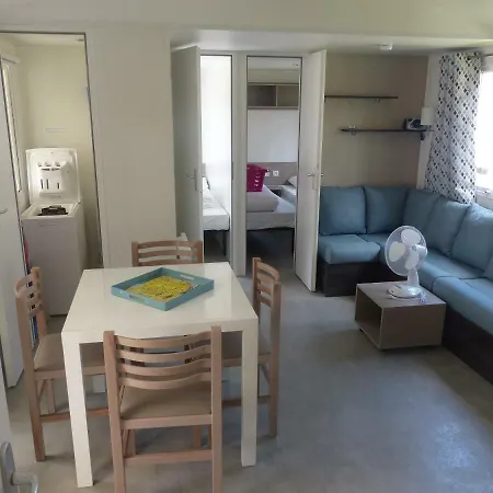 Mobil Bonne Anse Plage مكان تخييم 4*