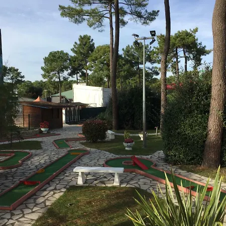 Mobil Bonne Anse Plage مكان تخييم