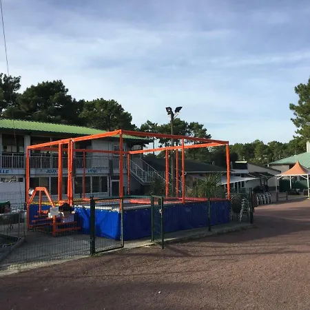 مكان تخييم Mobil Bonne Anse Plage 4*