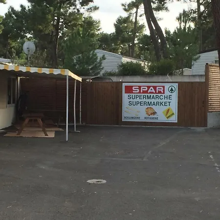 Mobil Bonne Anse Plage مكان تخييم لا بالمير